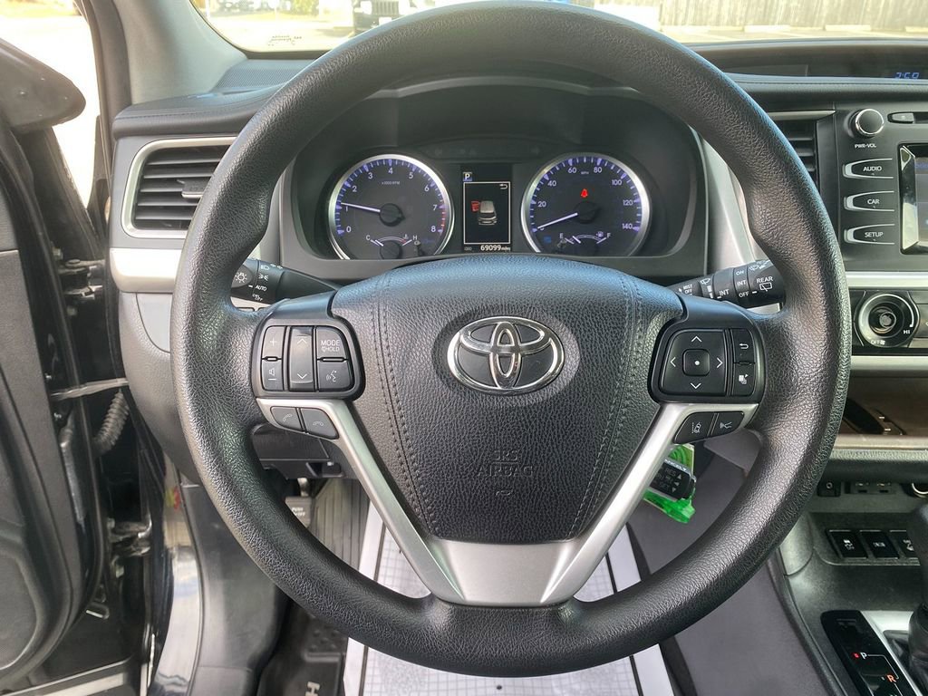 Used 2019 Toyota Highlander LE AWD/4WD image 15