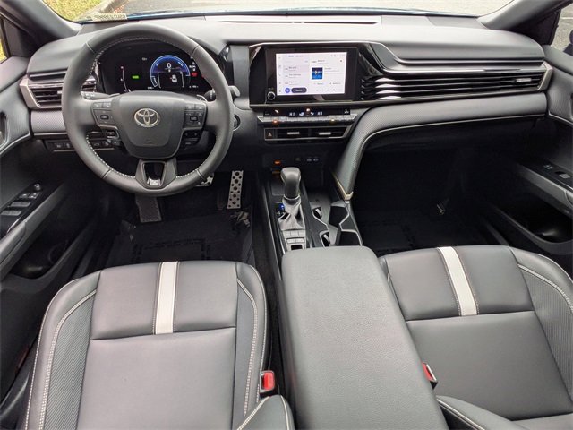Used 2025 Toyota Camry SE image 4