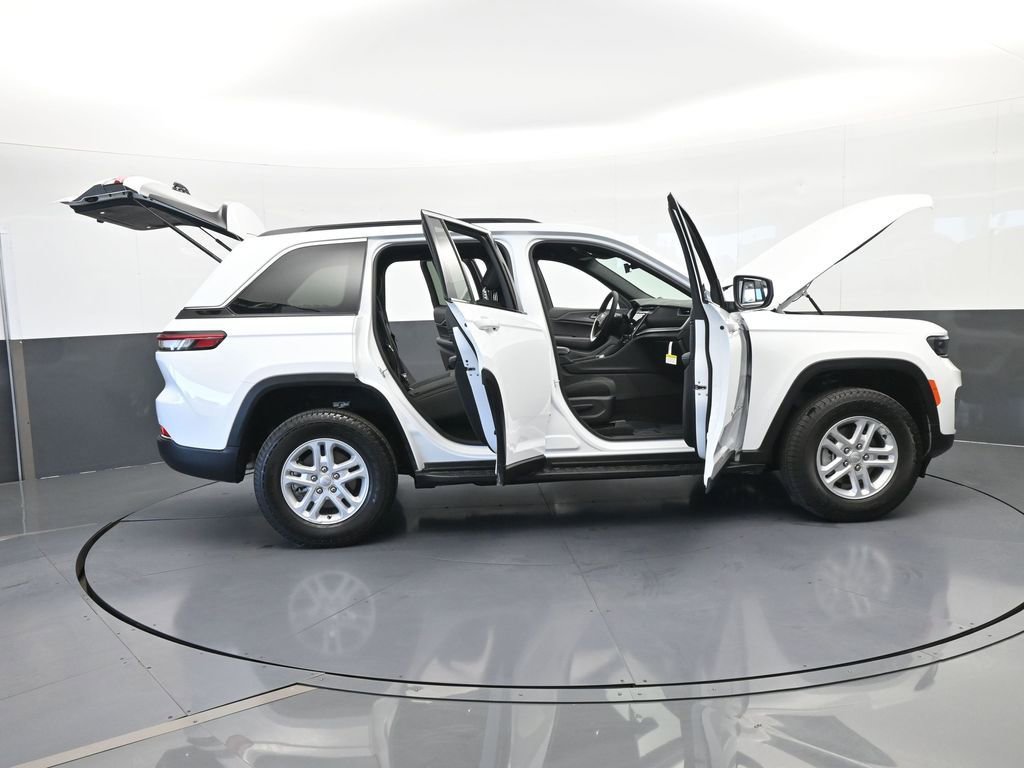 Used 2025 Jeep Grand Cherokee Laredo image 44