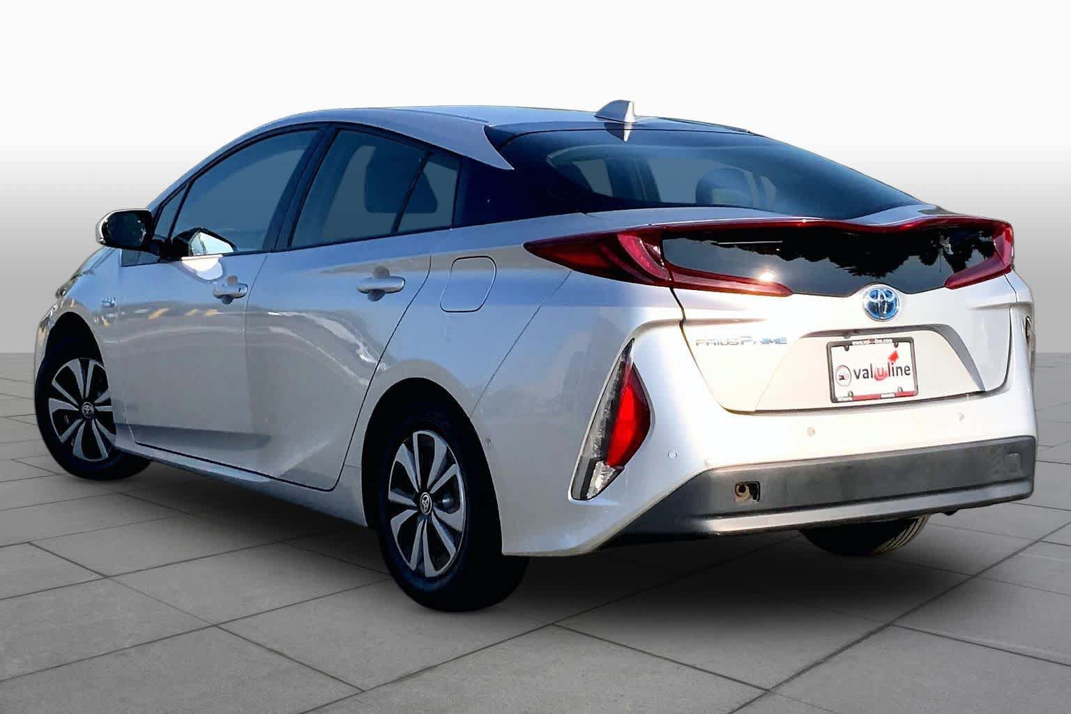 Used 2017 Toyota Prius Prime Advanced FWD image 12
