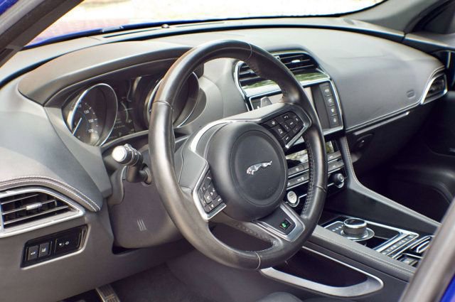 Used 2018 Jaguar F-PACE R-Sport AWD/4WD image 22