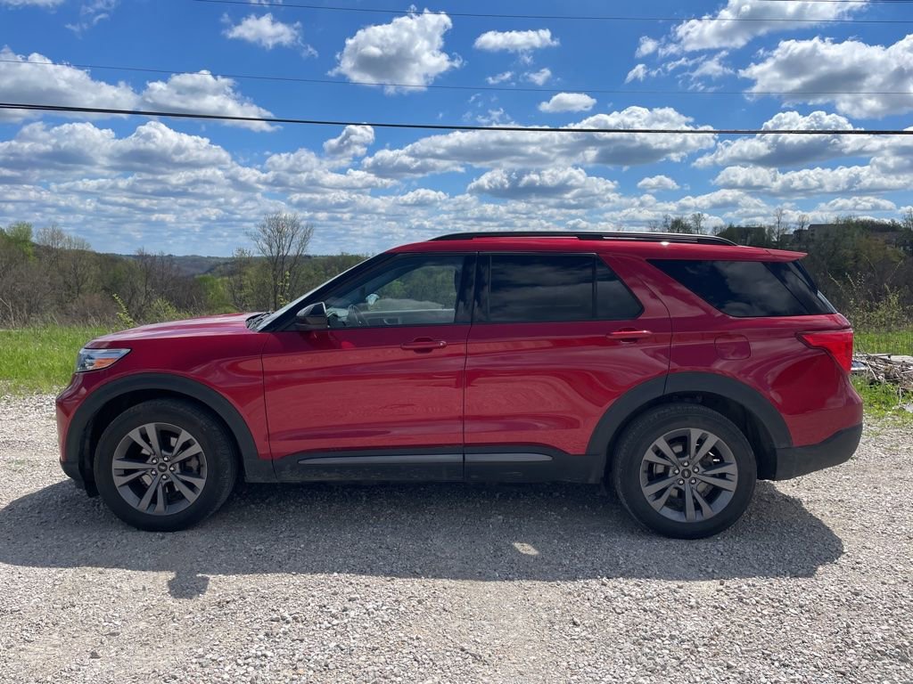 Used 2022 Ford Explorer XLT w/ Equipment Group 202A image 9