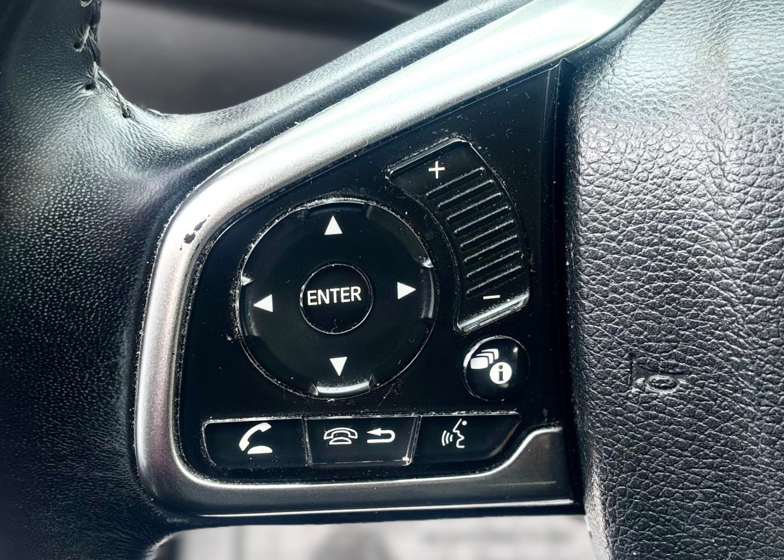 Used 2018 Honda CR-V Touring image 29