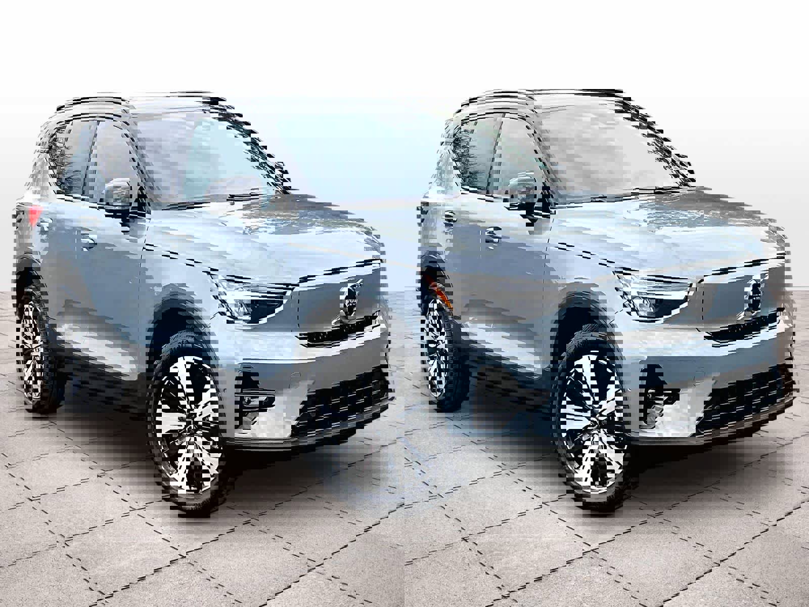 Used 2023 Volvo XC40 Recharge Plus image 2