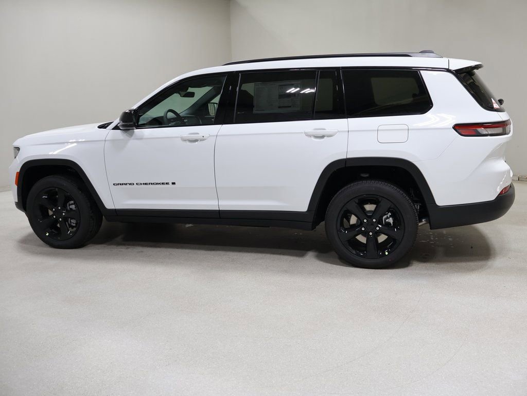 New 2025 Jeep Grand Cherokee L Altitude image 4