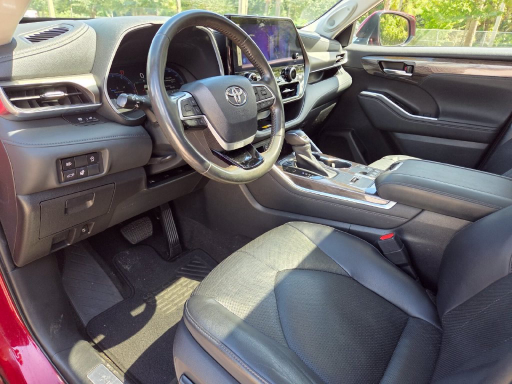 Used 2023 Toyota Highlander Limited FWD image 28