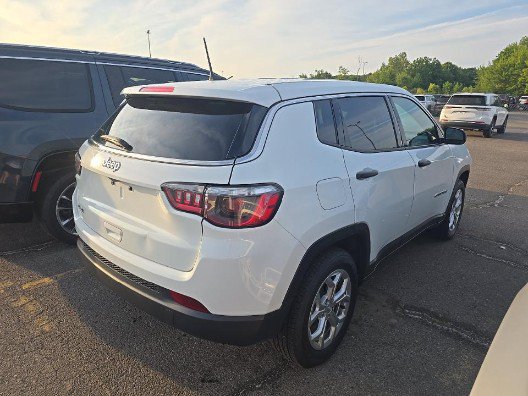 Used 2024 Jeep Compass Sport AWD/4WD image 4