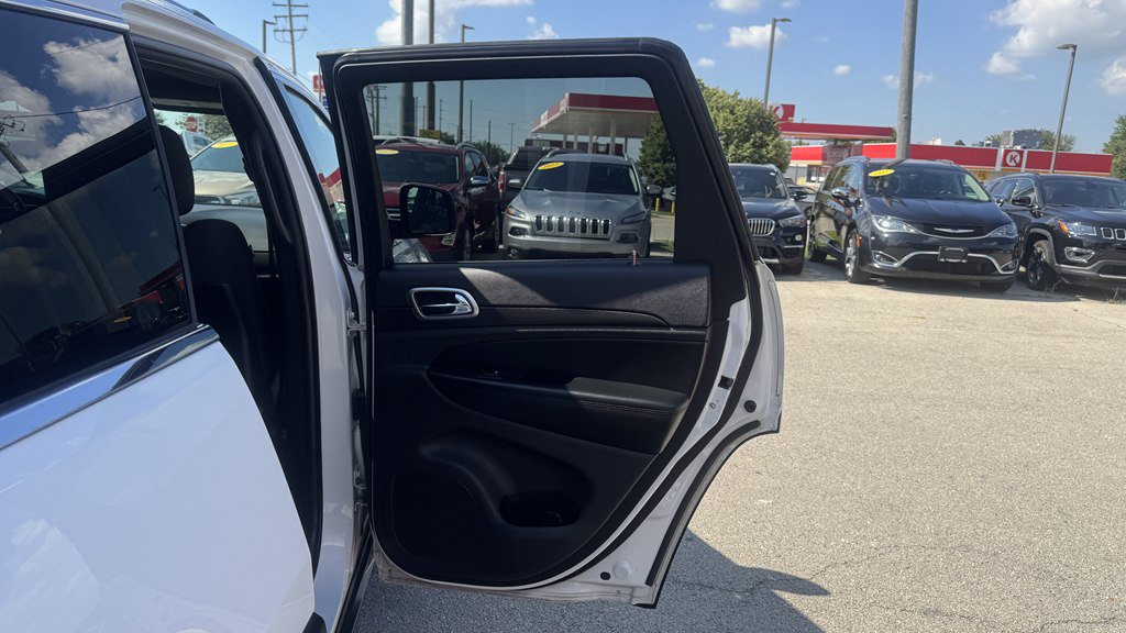 Used 2018 Jeep Grand Cherokee Laredo AWD/4WD image 24