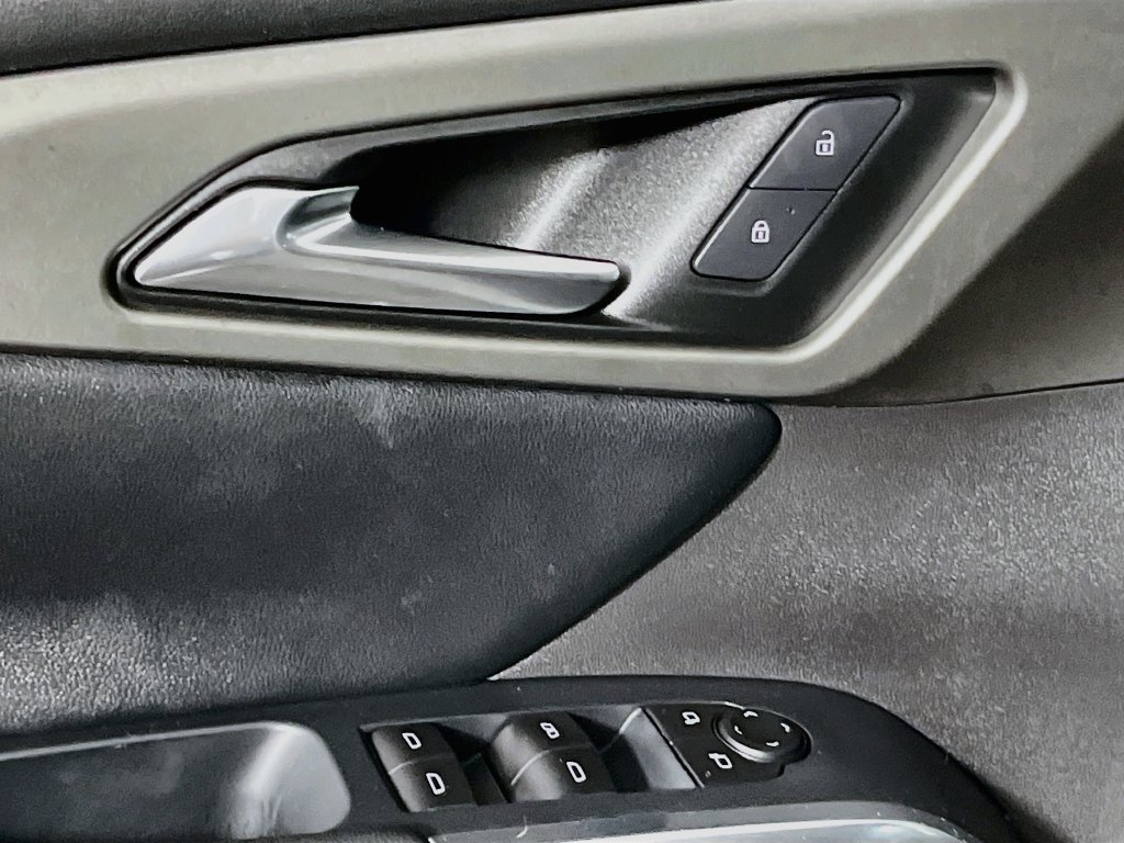 Used 2025 Chevrolet Traverse LT w/ Driver Confidence Package FWD image 13