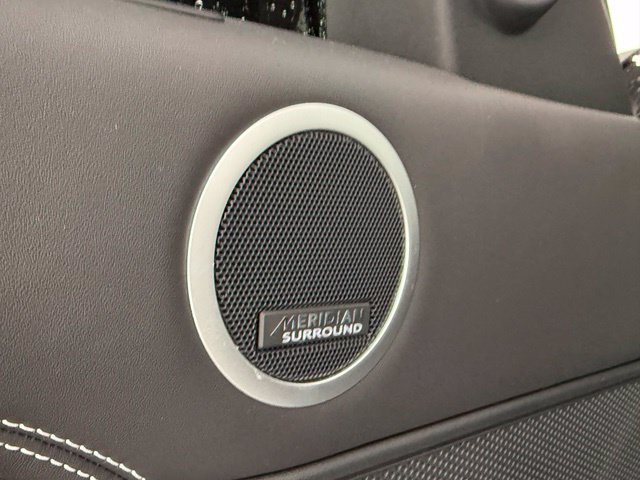 Used 2025 Land Rover Discovery Metropolitan Edition AWD/4WD image 22