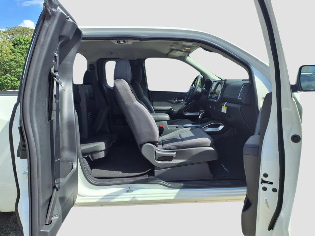 Used 2025 Nissan Frontier SV image 11