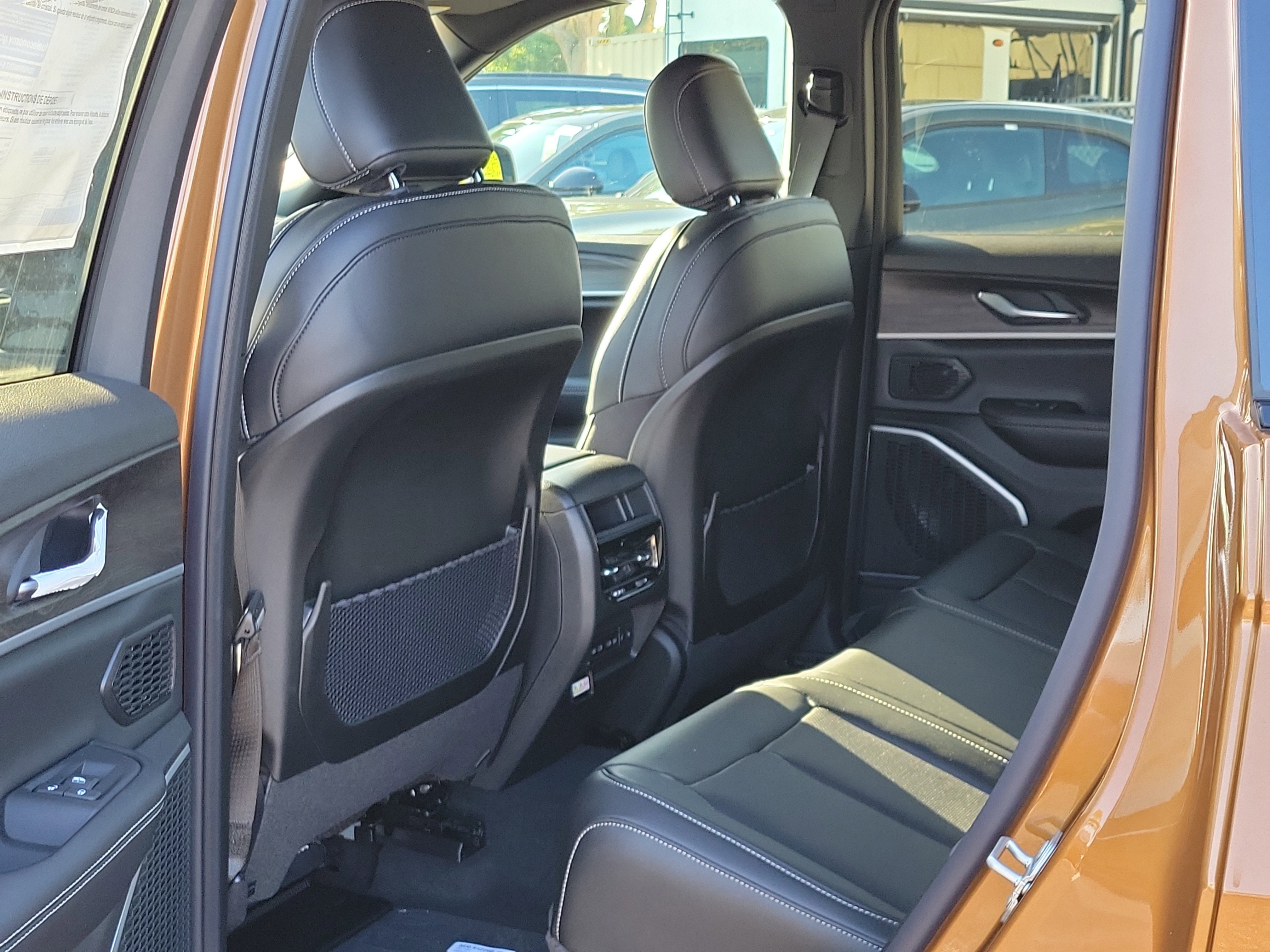 New 2026 Jeep Grand Cherokee Limited w/ Luxury Tech Group II RWD image 12