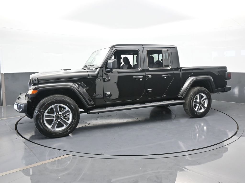 Used 2024 Jeep Gladiator Sport w/ Premium Package image 2