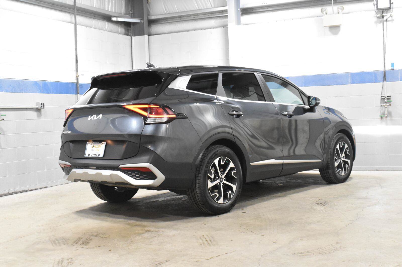 Used 2024 Kia Sportage EX FWD image 29