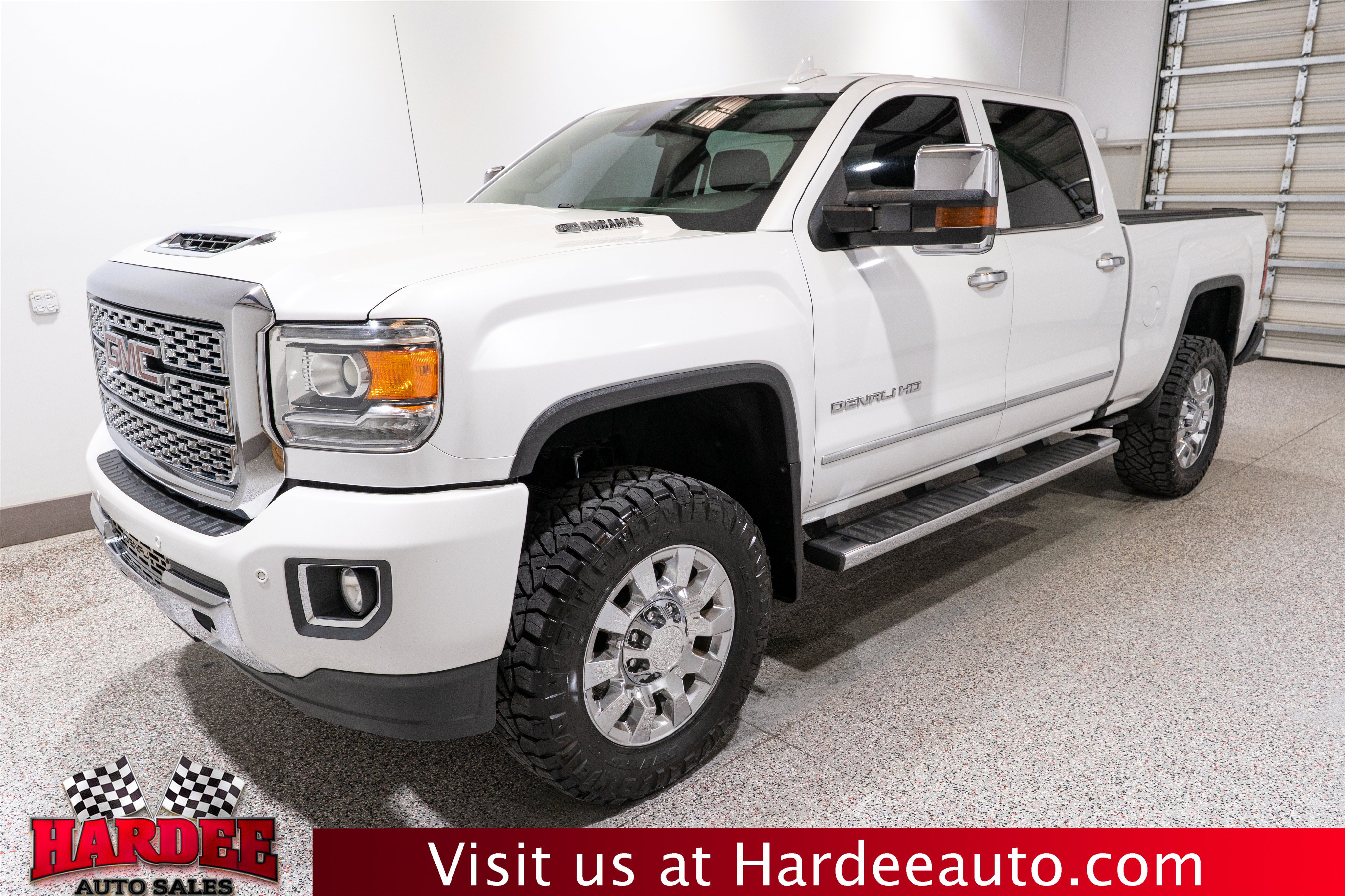 Used 2019 GMC Sierra 2500 Denali w/ Duramax Plus Package AWD/4WD image 2