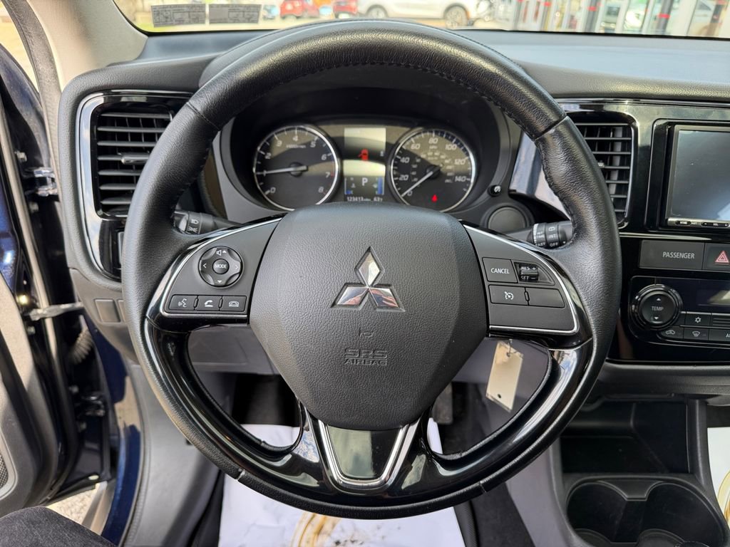 Used 2016 Mitsubishi Outlander ES image 15