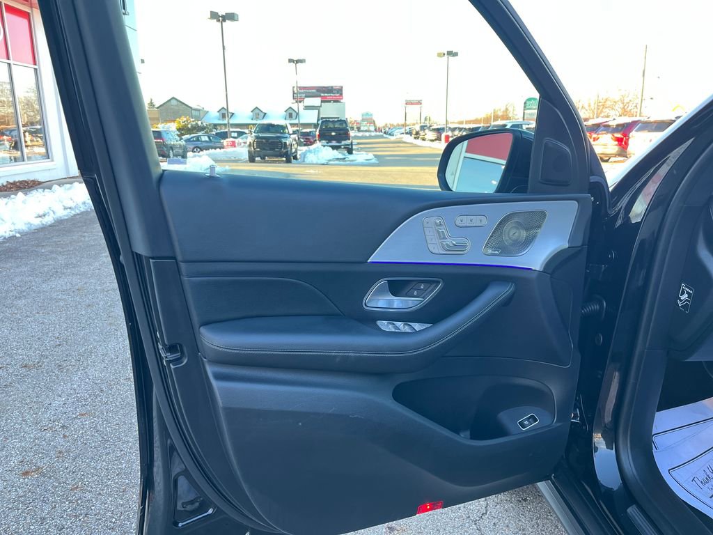 Used 2024 Mercedes-Benz GLS 450 4MATIC image 11