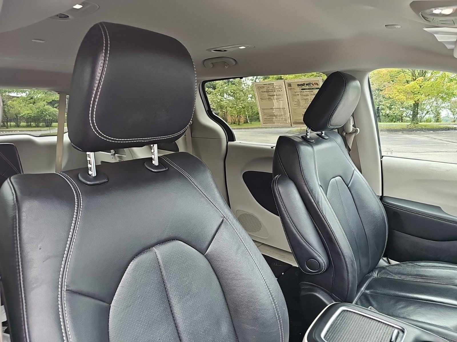 Used 2022 Chrysler Pacifica Touring-L FWD image 11