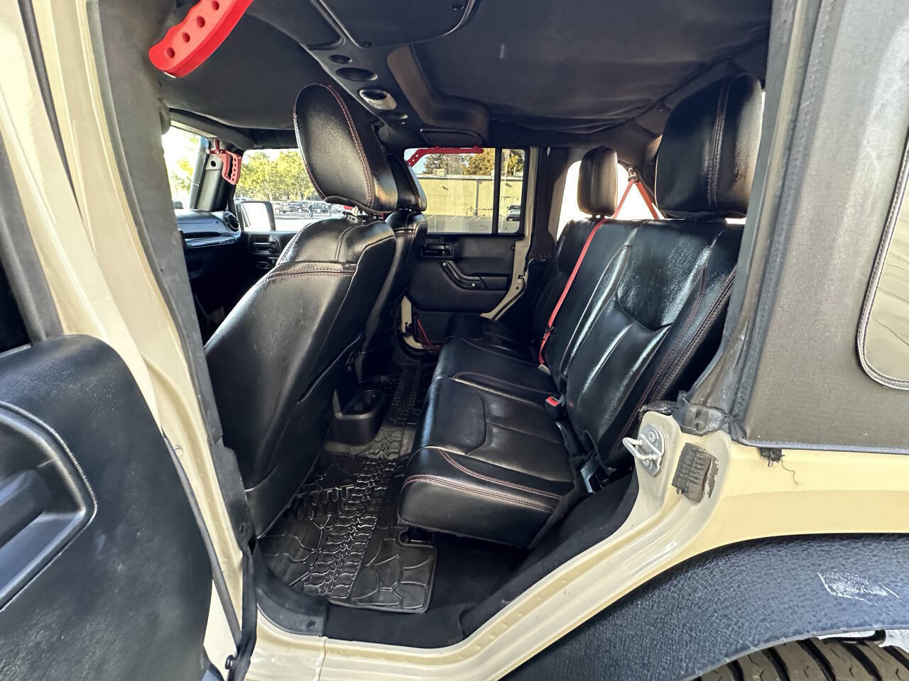 Used 2017 Jeep Wrangler Unlimited Rubicon image 18