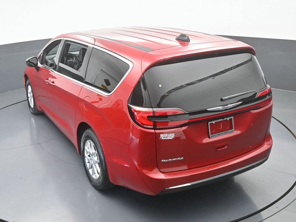 New 2026 Chrysler Pacifica Select image 46
