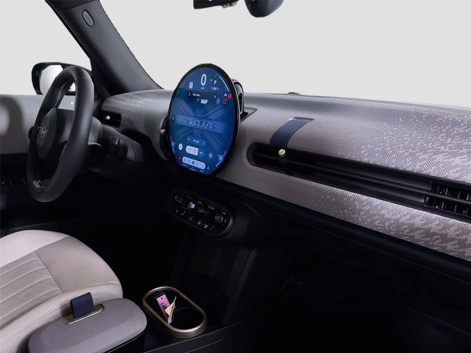 Used 2025 MINI Cooper 4-Door Hardtop FWD image 25