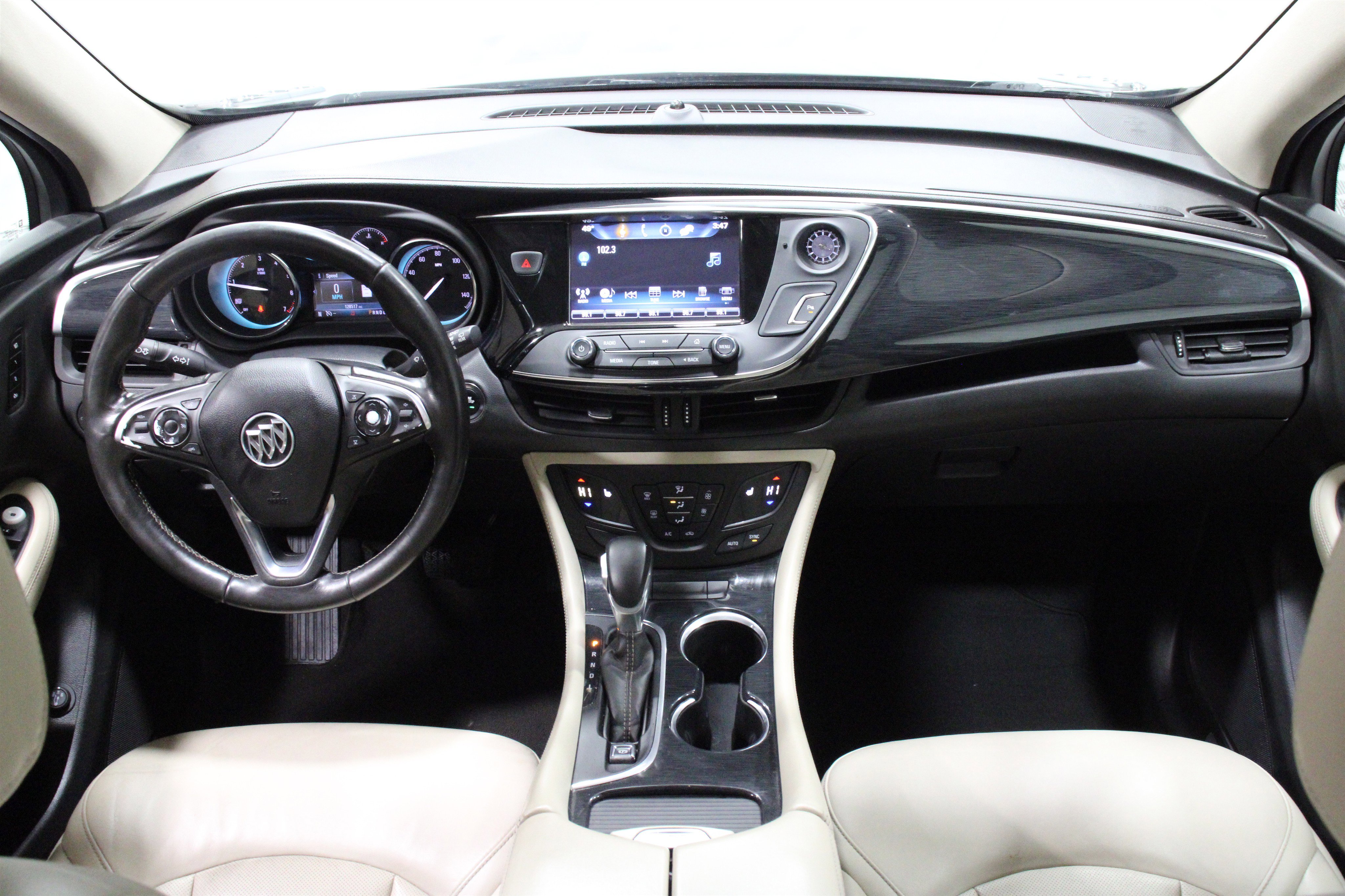 Used 2017 Buick Envision Essence image 2