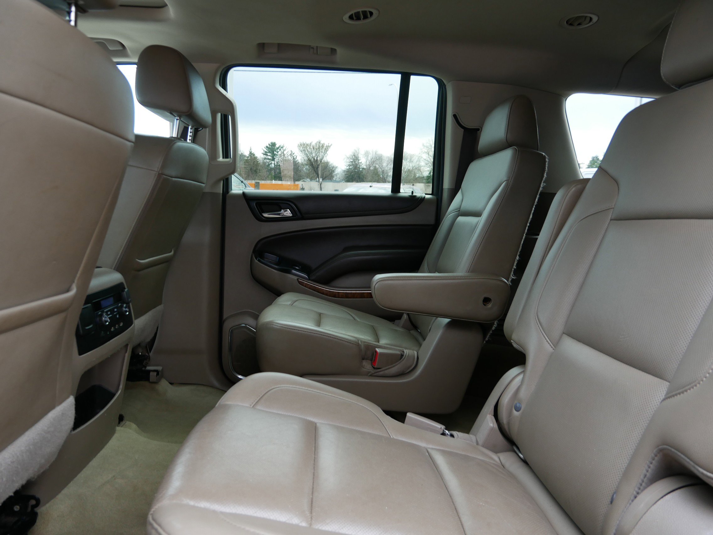Used 2017 Chevrolet Suburban Premier AWD/4WD image 7