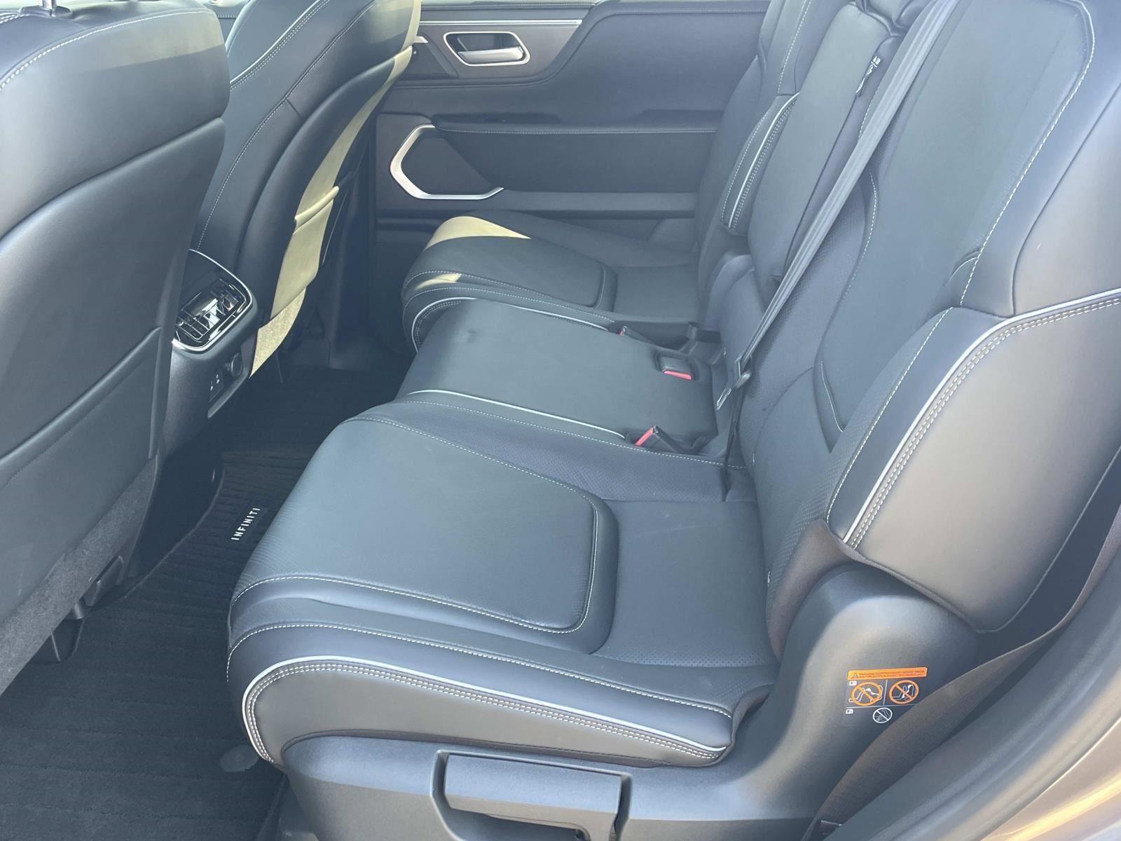 Certified 2025 INFINITI QX80 Luxe image 12