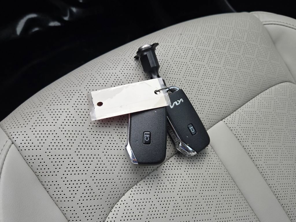 Used 2023 Kia Sorento SX image 19