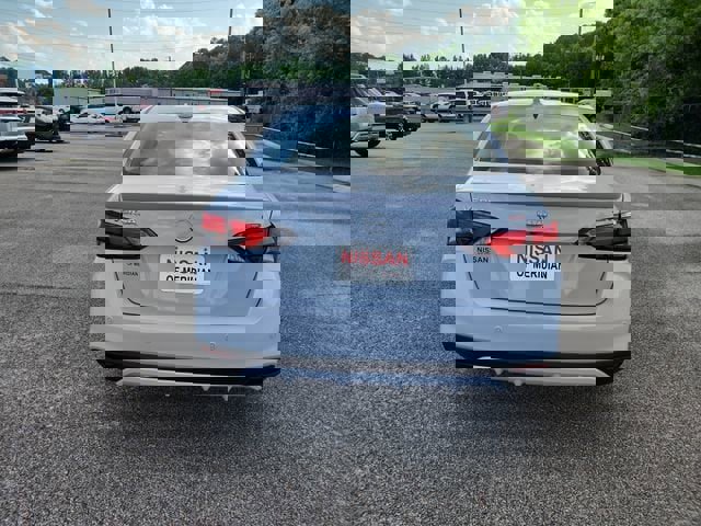 New 2025 Nissan Versa SR w/ Trunk Package image 4