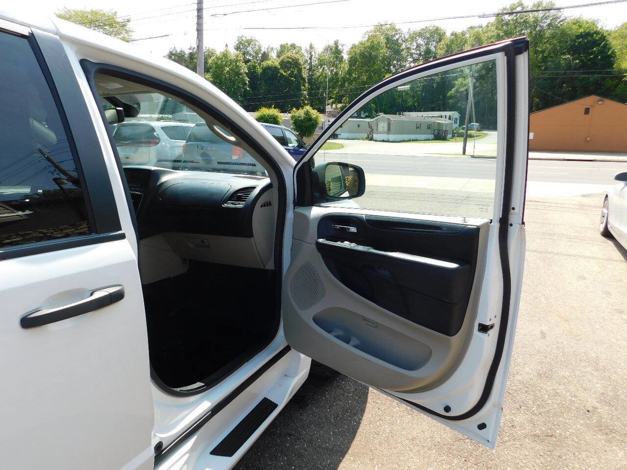 Used 2019 Dodge Grand Caravan SE image 18