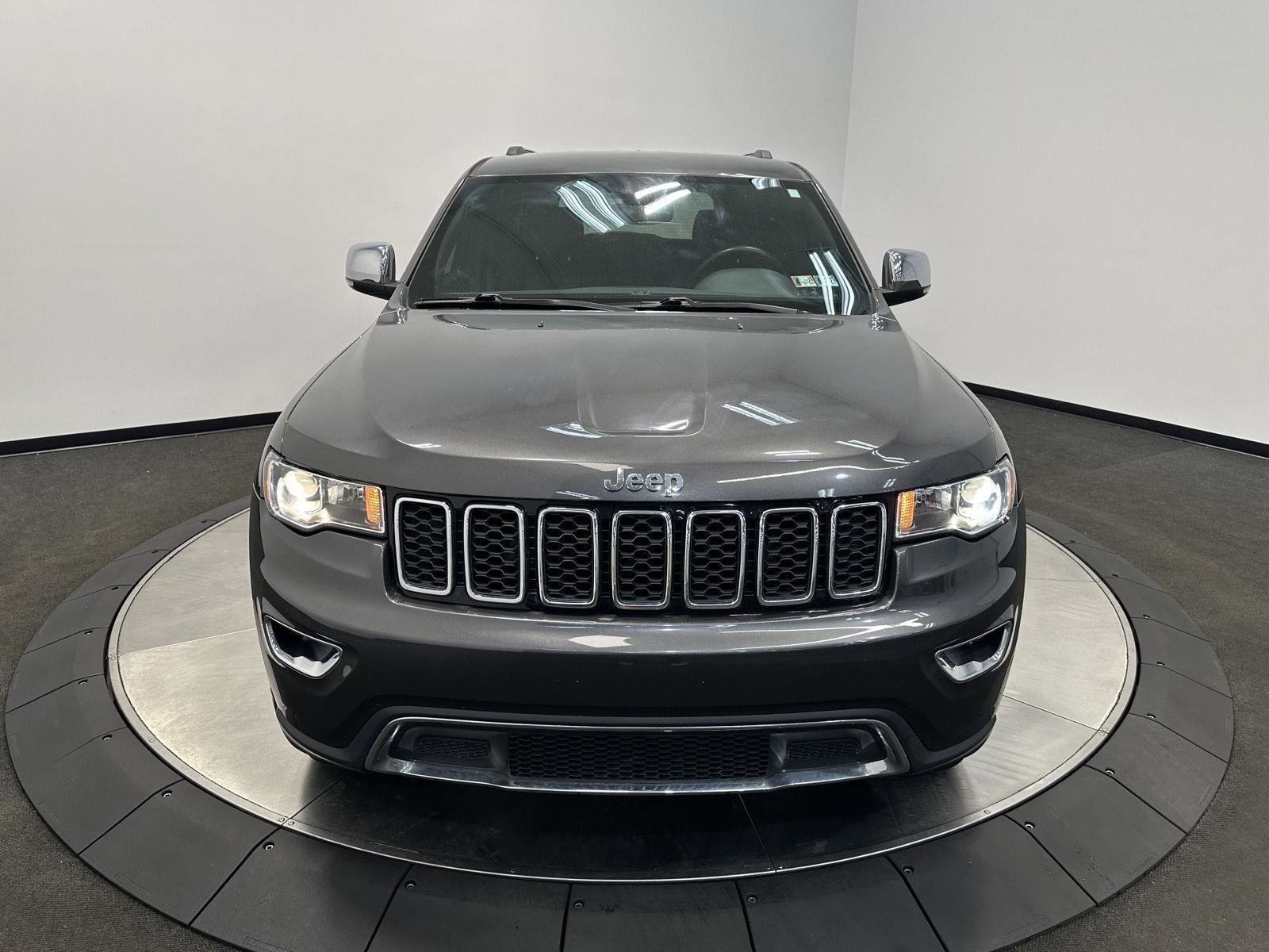 Used 2019 Jeep Grand Cherokee Limited w/ Trailer Tow Group IV AWD/4WD image 3