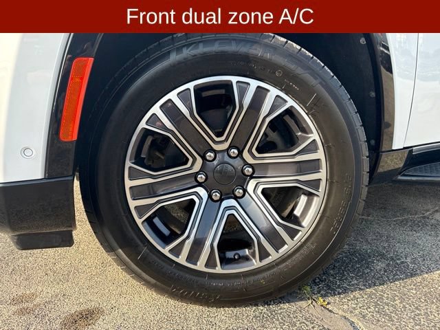 Used 2024 Jeep Wagoneer 2WD w/ Premium Group I image 10