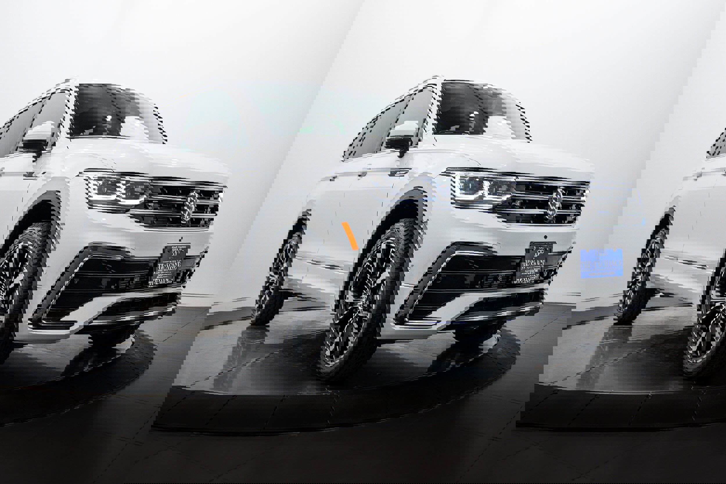 Used 2024 Volkswagen Tiguan SEL R-Line image 1