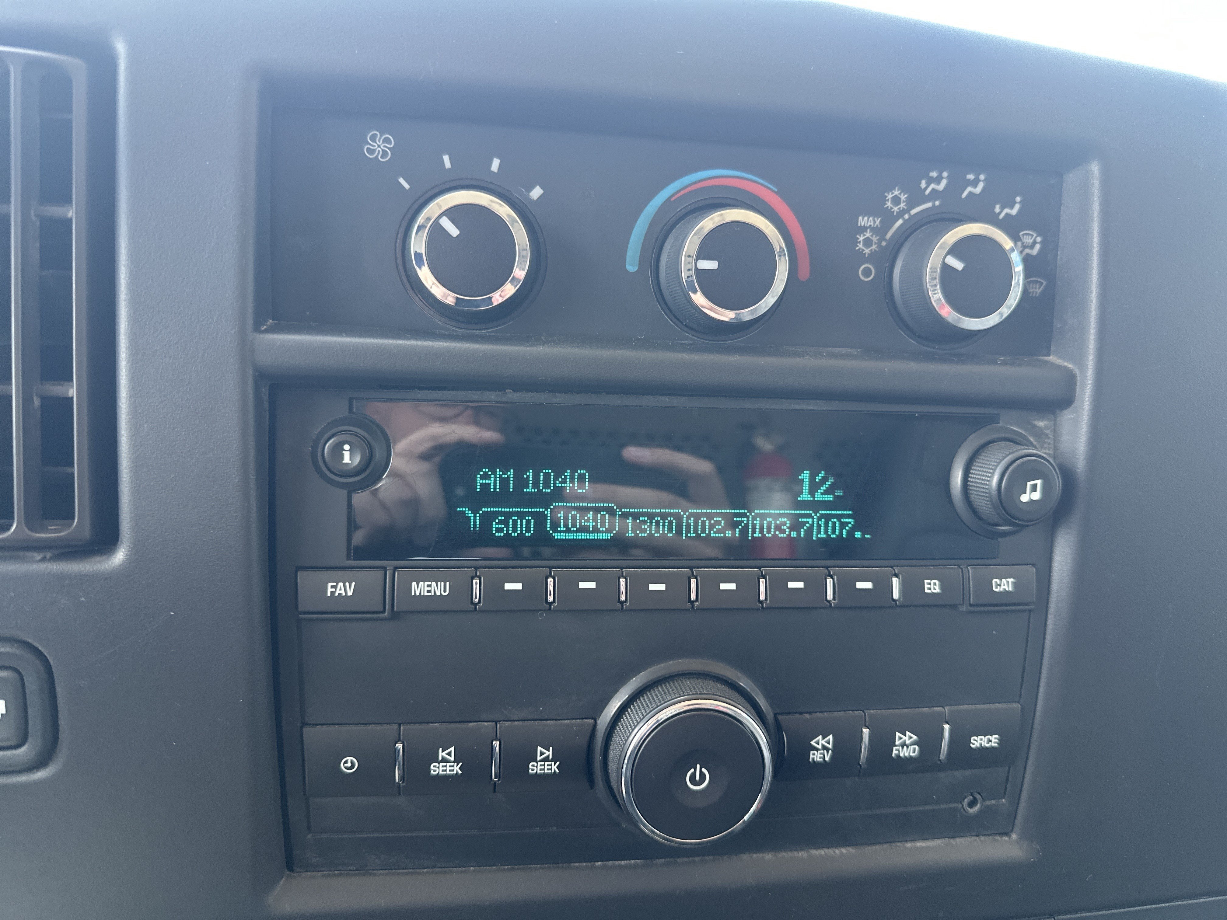 Used 2019 Chevrolet Express 3500 w/ Driver Convenience Package RWD image 17