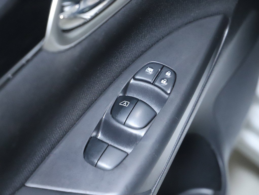 Certified 2019 Nissan Sentra SV FWD image 17