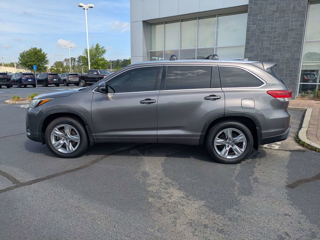 Used 2017 Toyota Highlander Limited AWD/4WD image 8