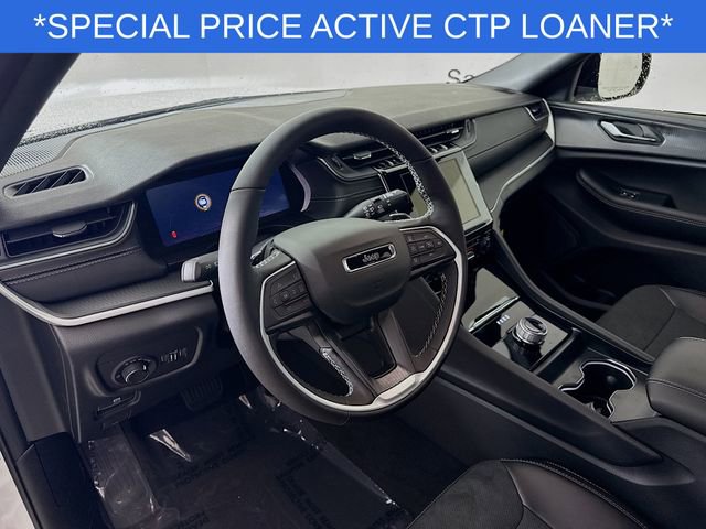 New 2025 Jeep Grand Cherokee Altitude image 9