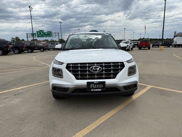 Used 2024 Hyundai Venue SEL FWD image 3