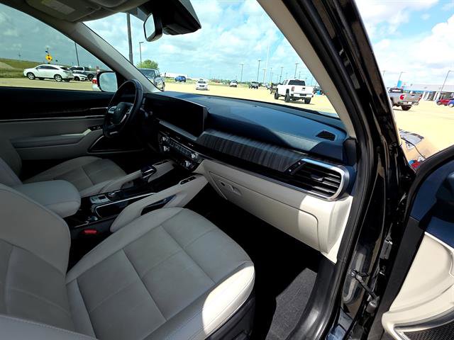 Used 2024 Kia Telluride SX w/ Towing Package image 13