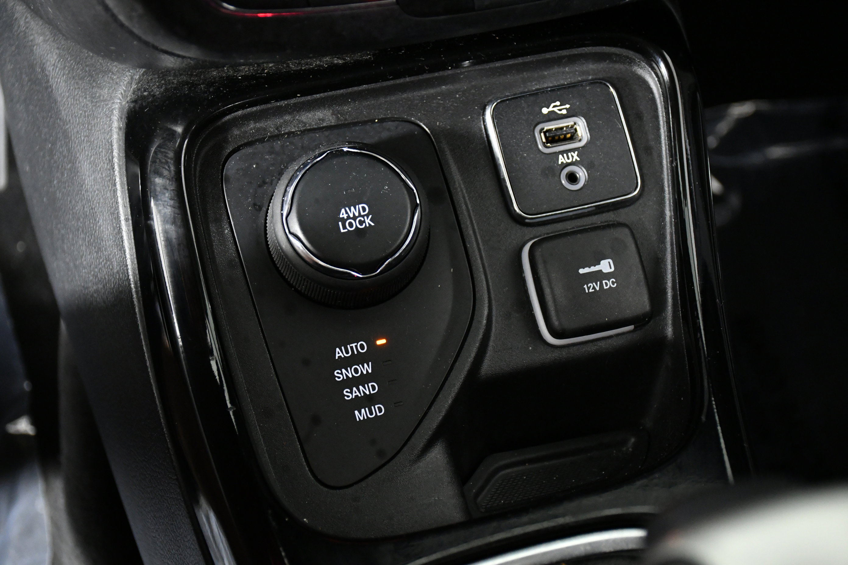 Used 2018 Jeep Compass Limited w/ Navigation Group image 17