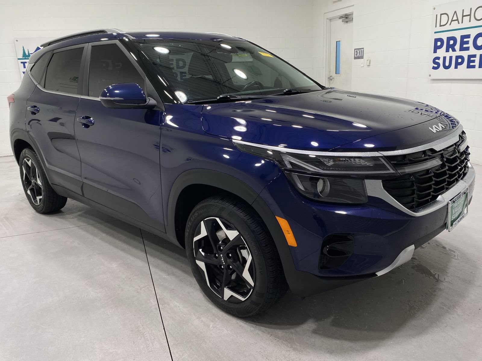 Used 2024 Kia Seltos EX AWD/4WD image 2