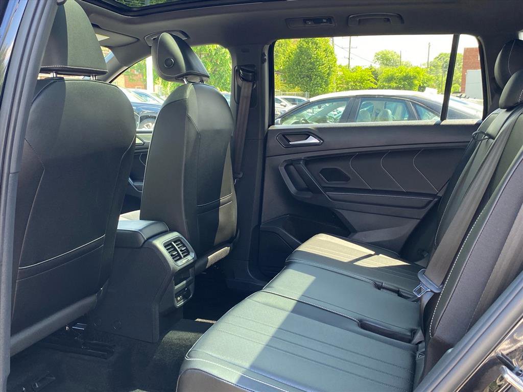 Certified 2023 Volkswagen Tiguan SE R-Line AWD/4WD image 20