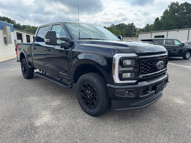 New 2025 Ford F250 4x4 Crew Cab Super Duty image 4