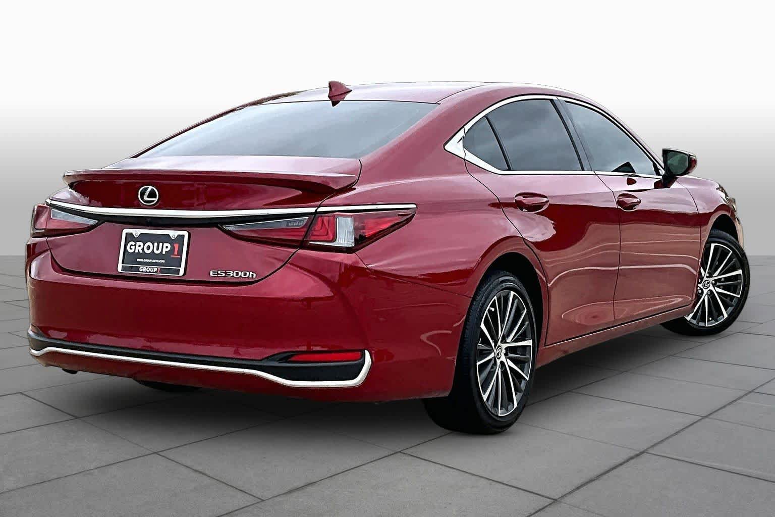 Certified 2025 Lexus ES 300h w/ Premium Package image 13