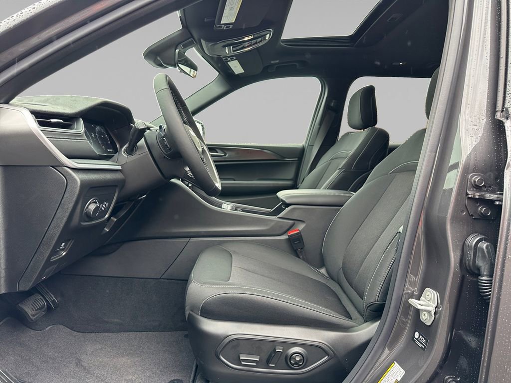 New 2025 Jeep Grand Cherokee L Laredo w/ Luxury Tech Group I image 11