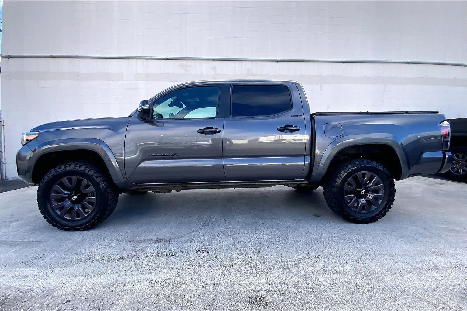 Used 2022 Toyota Tacoma Limited AWD/4WD image 3