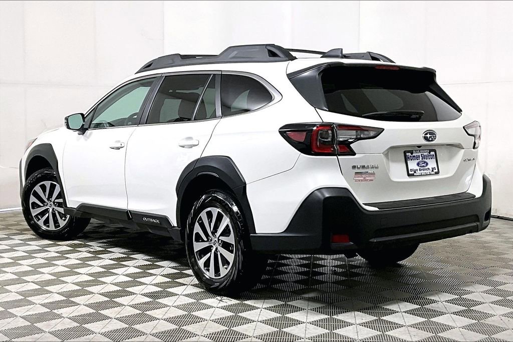 Used 2025 Subaru Outback Premium image 11