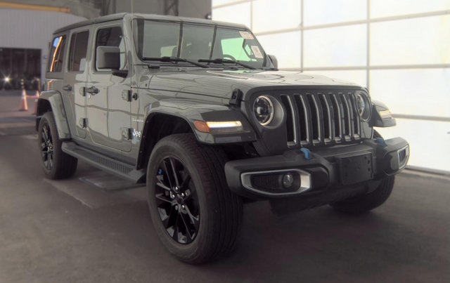 Used 2023 Jeep Wrangler Unlimited Sahara w/ Cold Weather Group AWD/4WD image 2