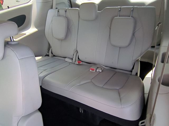 Used 2019 Chrysler Pacifica Touring-L w/ Tire & Wheel Group FWD image 29
